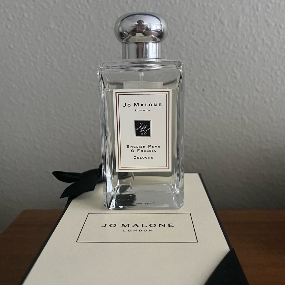 Jo Malone English Pear & Freesia Cologne with Silver Cap